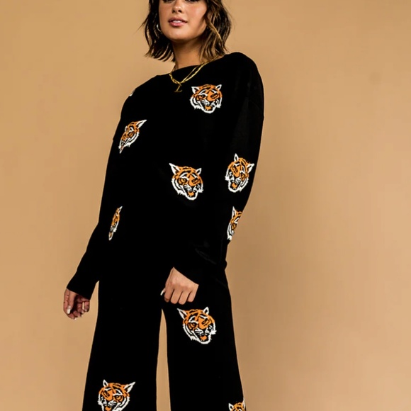 Lala Original: Fierce Female Knit Playsuit - Picture 2 of 11